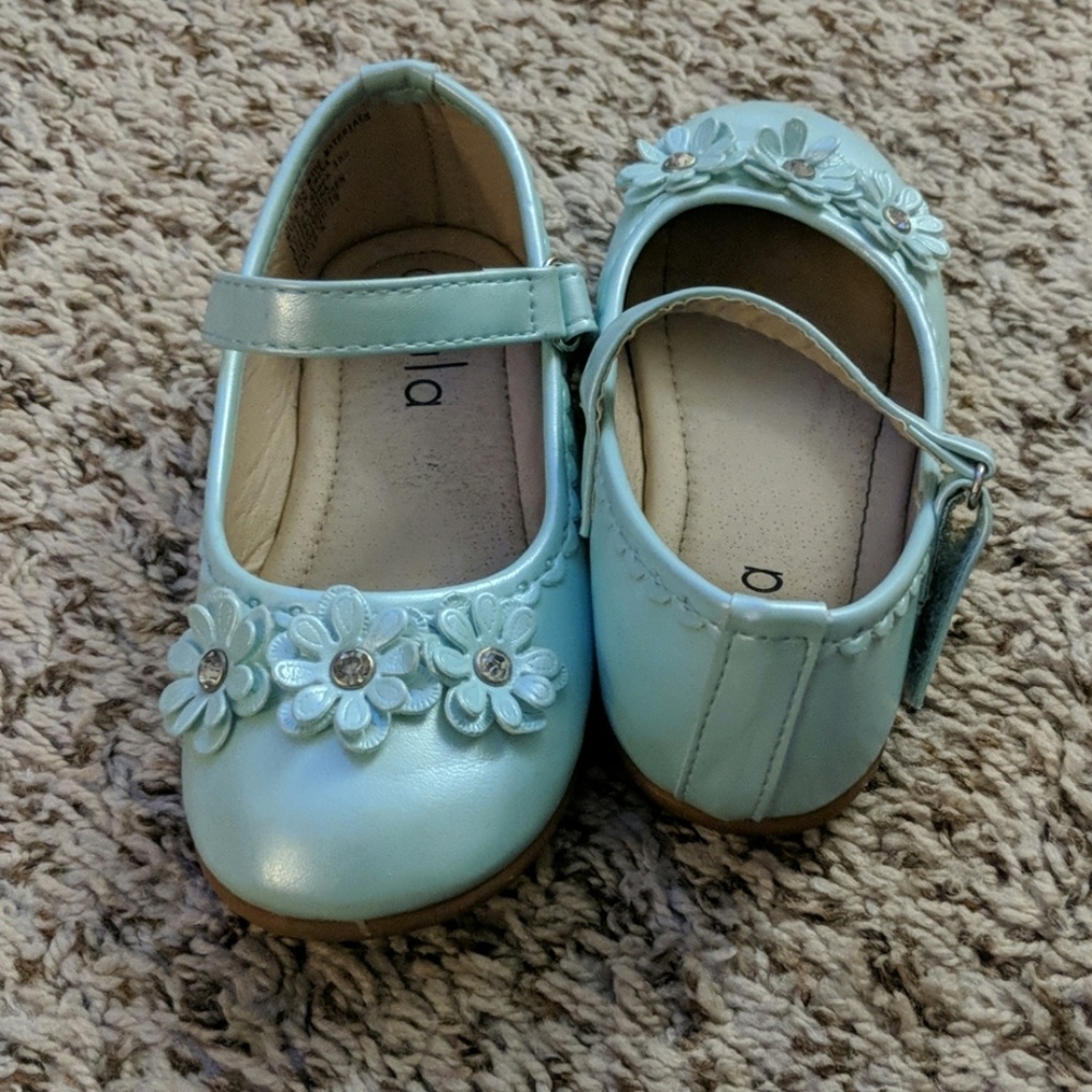 Blue Girl's Dress Shoe - size 9